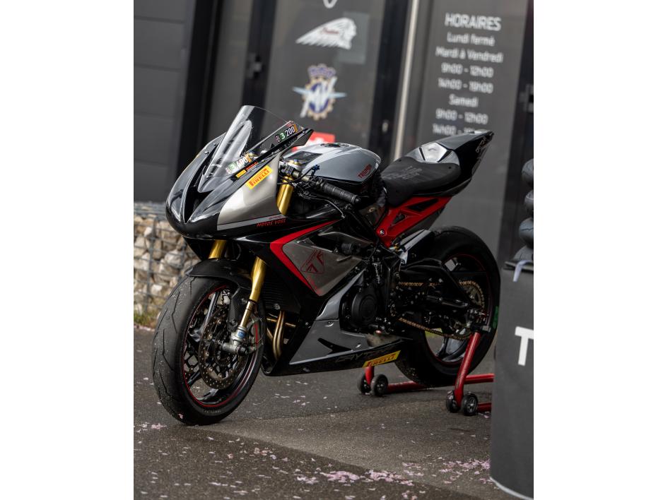 TRIUMPH DAYTONA  675 R