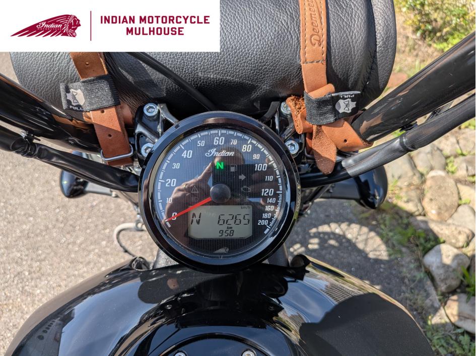 INDIAN SCOUT BOBBER TWENTY 1200 1ERE MAIN JEKILL AND HYDE