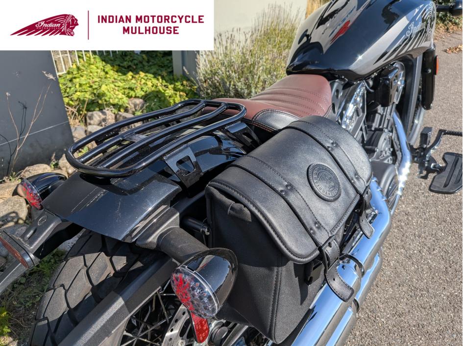INDIAN SCOUT BOBBER TWENTY 1200 1ERE MAIN JEKILL AND HYDE