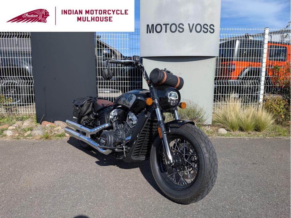 INDIAN SCOUT BOBBER TWENTY 1200 1ERE MAIN JEKILL AND HYDE
