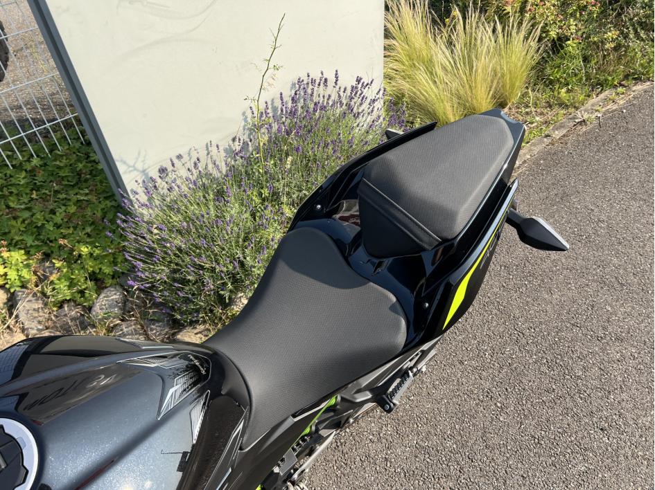 KAWASAKI Z400
