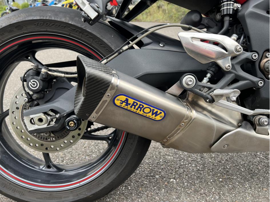 TRIUMPH STREET TRIPLE 675 R