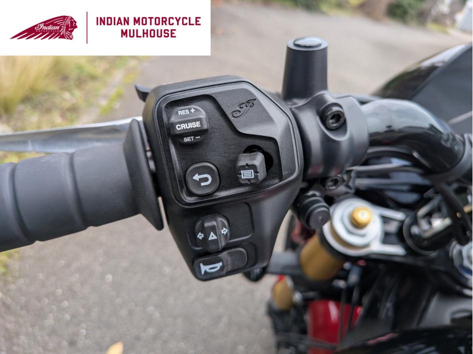 INDIAN SCOUT 101 1ERE MAIN JEKILL AND HYDE