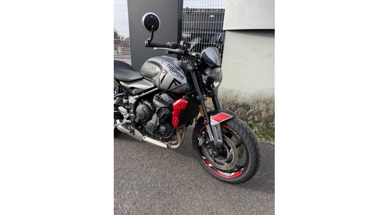 TRIUMPH TRIDENT 660