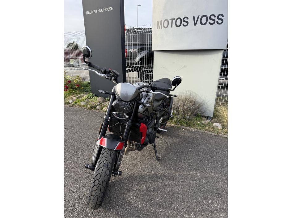 TRIUMPH TRIDENT 660